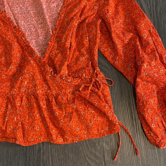 Universal Thread wrap long-sleeve top. Size M. Burnt orange floral pattern - Picture 9 of 15